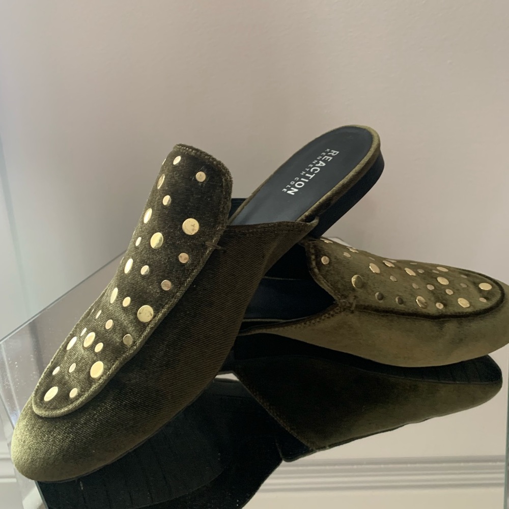 Slipper style shoes
